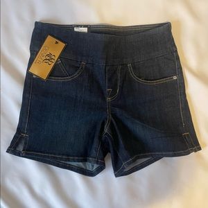 Rock Republic: Mid Rise Pull on Shorts Denim Rx slimming fit Size: 8 (NWT)